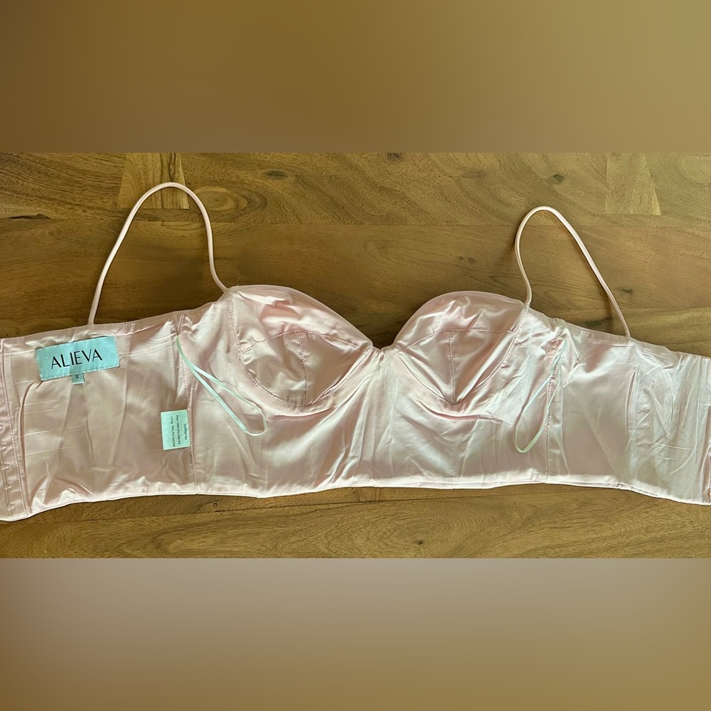 Alieva Carla structure Crop Top, soft pink, size small - Picture 11 of 15